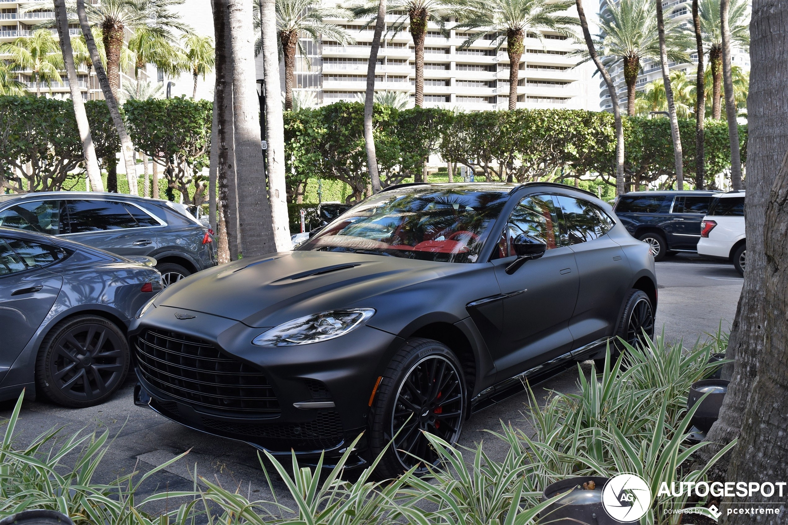 Aston Martin DBX707