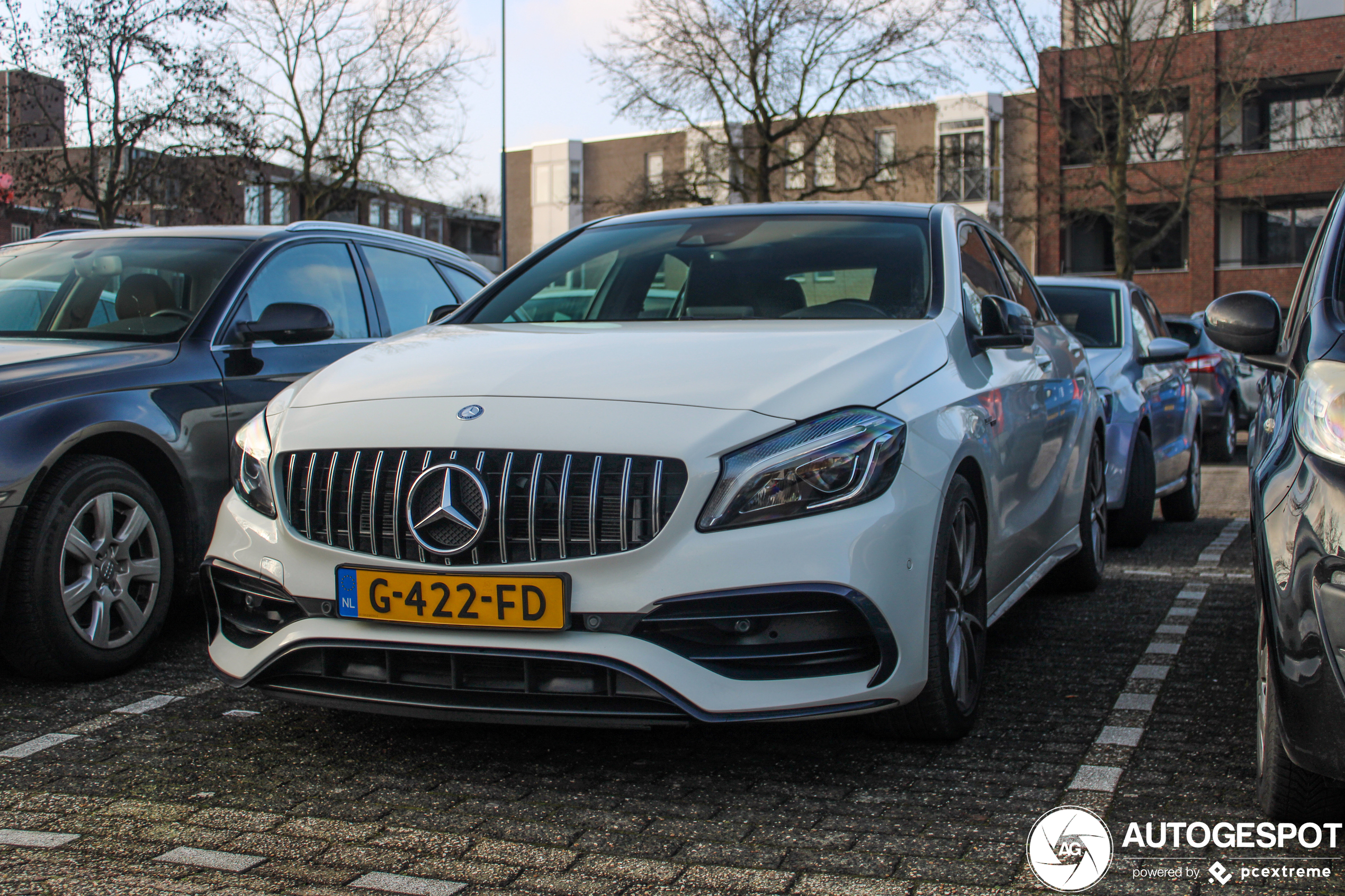 Mercedes-AMG A 45 W176 2015