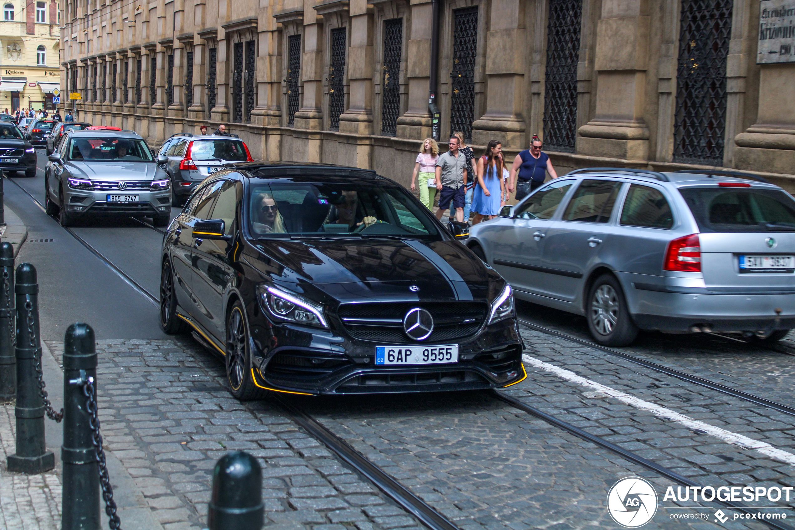 Mercedes-AMG CLA 45 Shooting Brake X117 Yellow Night Edition