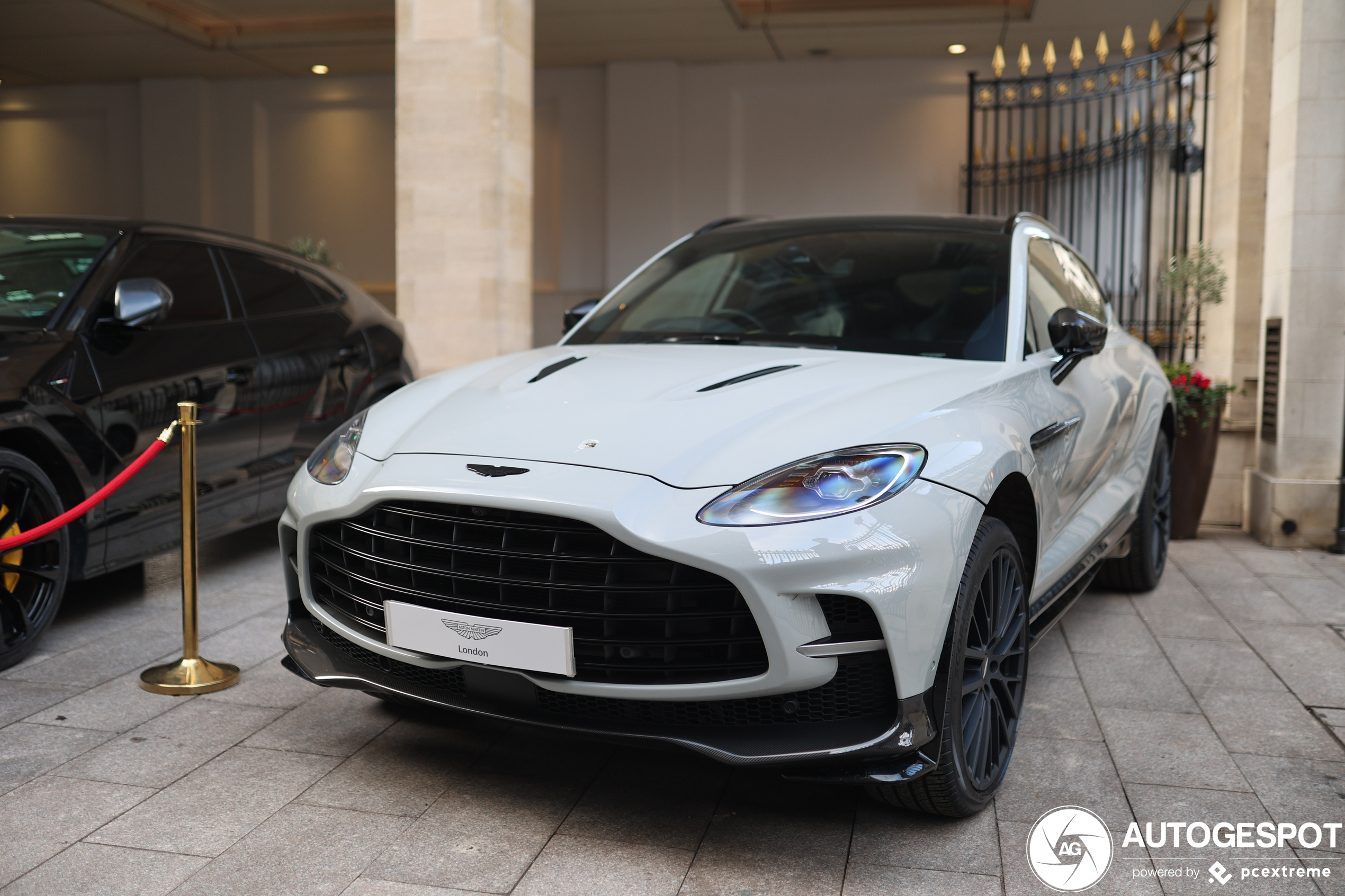 Aston Martin DBX707