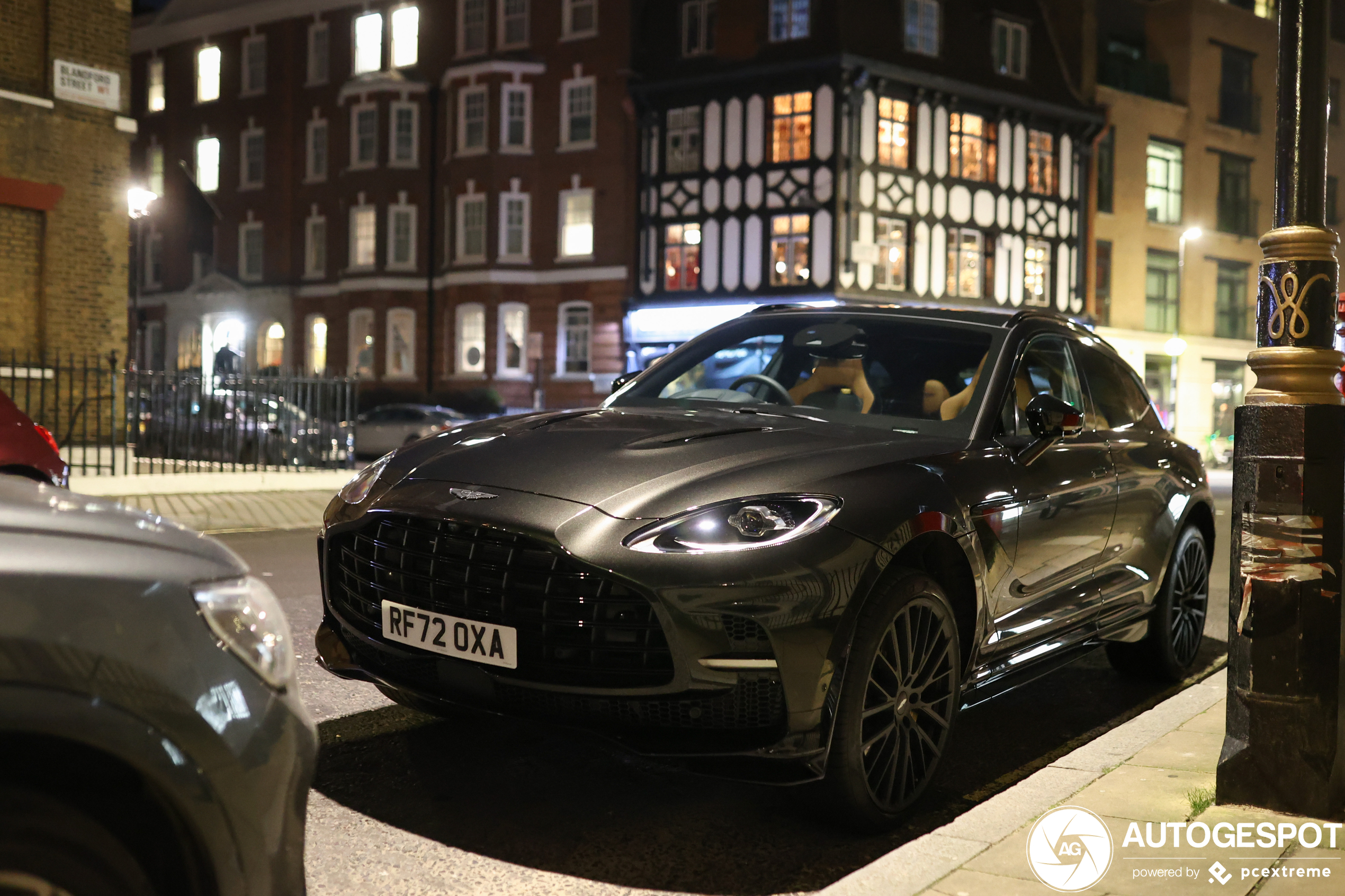 Aston Martin DBX707