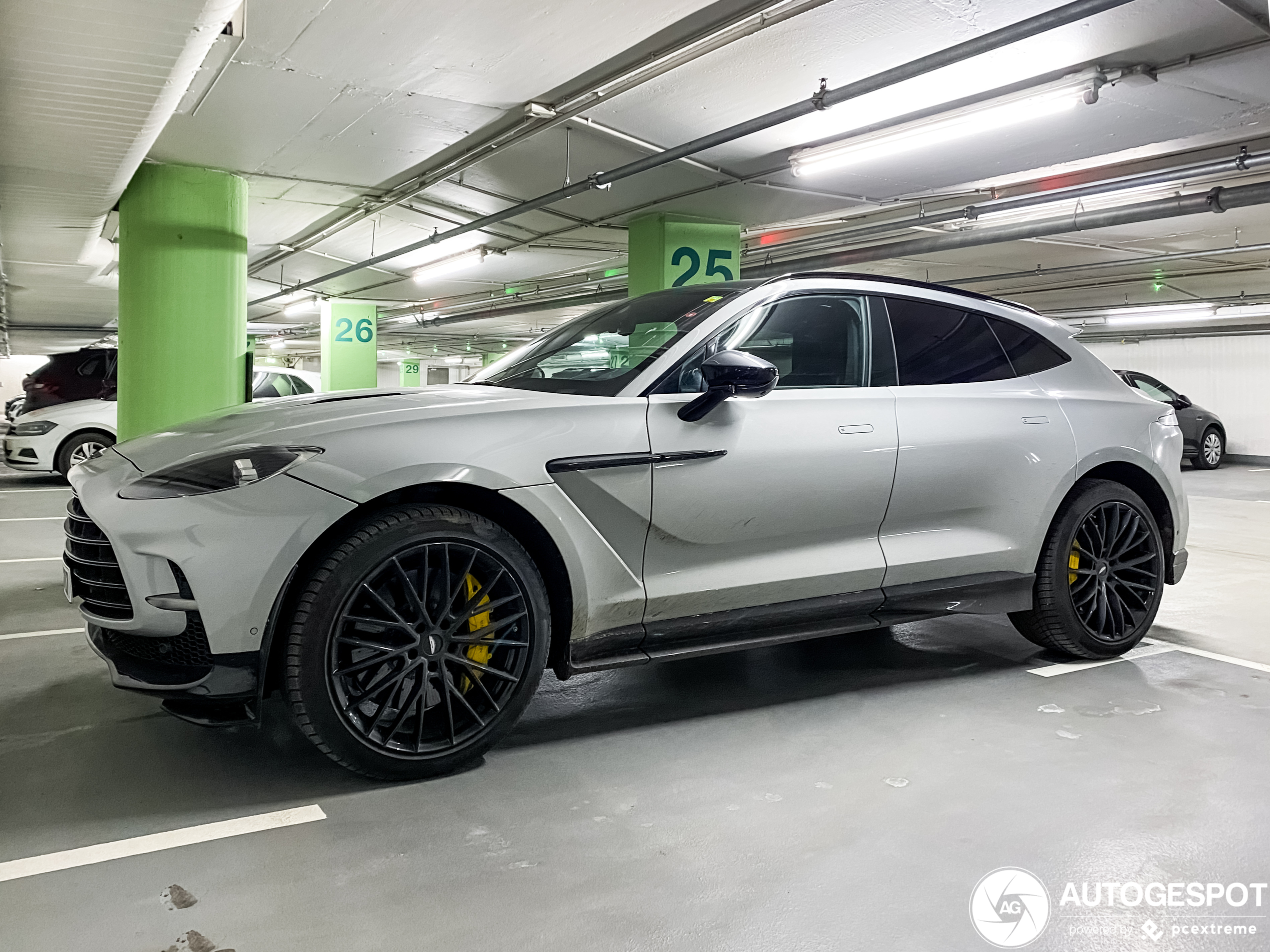 Aston Martin DBX707