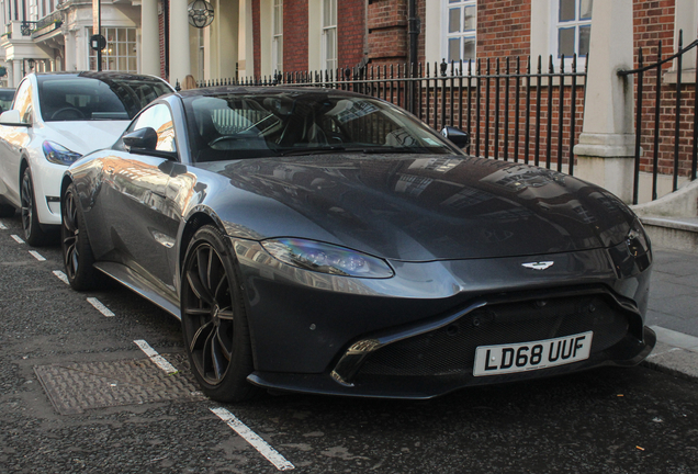 Aston Martin V8 Vantage 2018