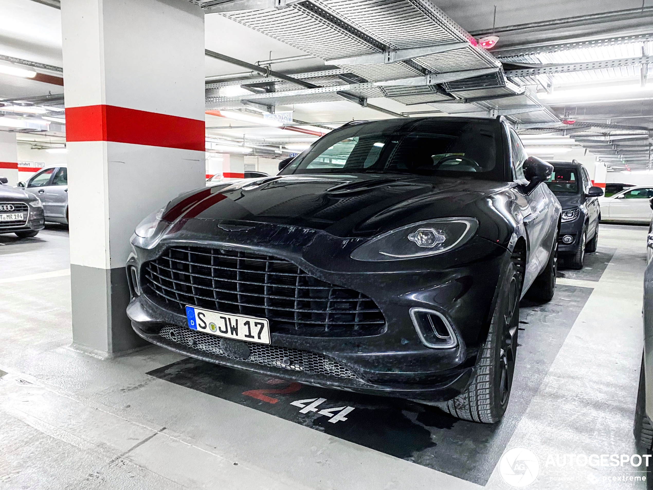 Aston Martin DBX