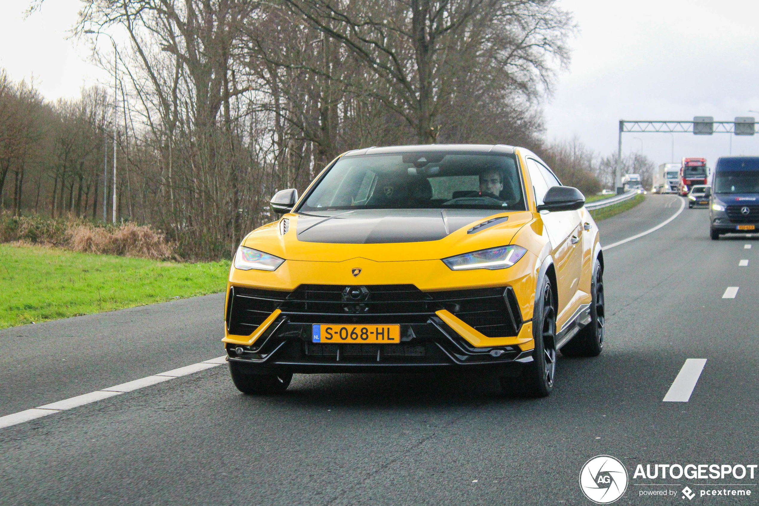 Vers op kenteken: Urus Performante