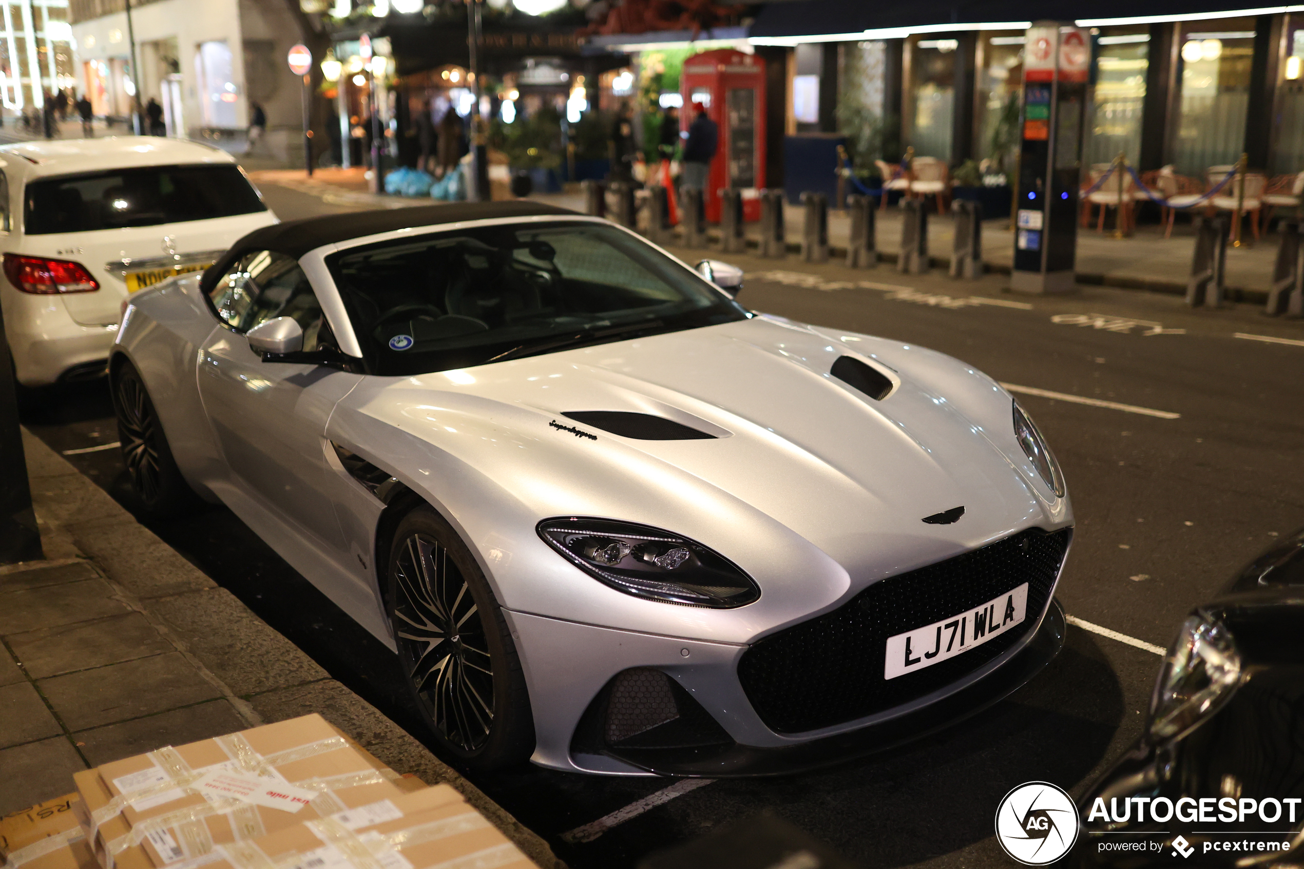 Aston Martin DBS Superleggera Volante