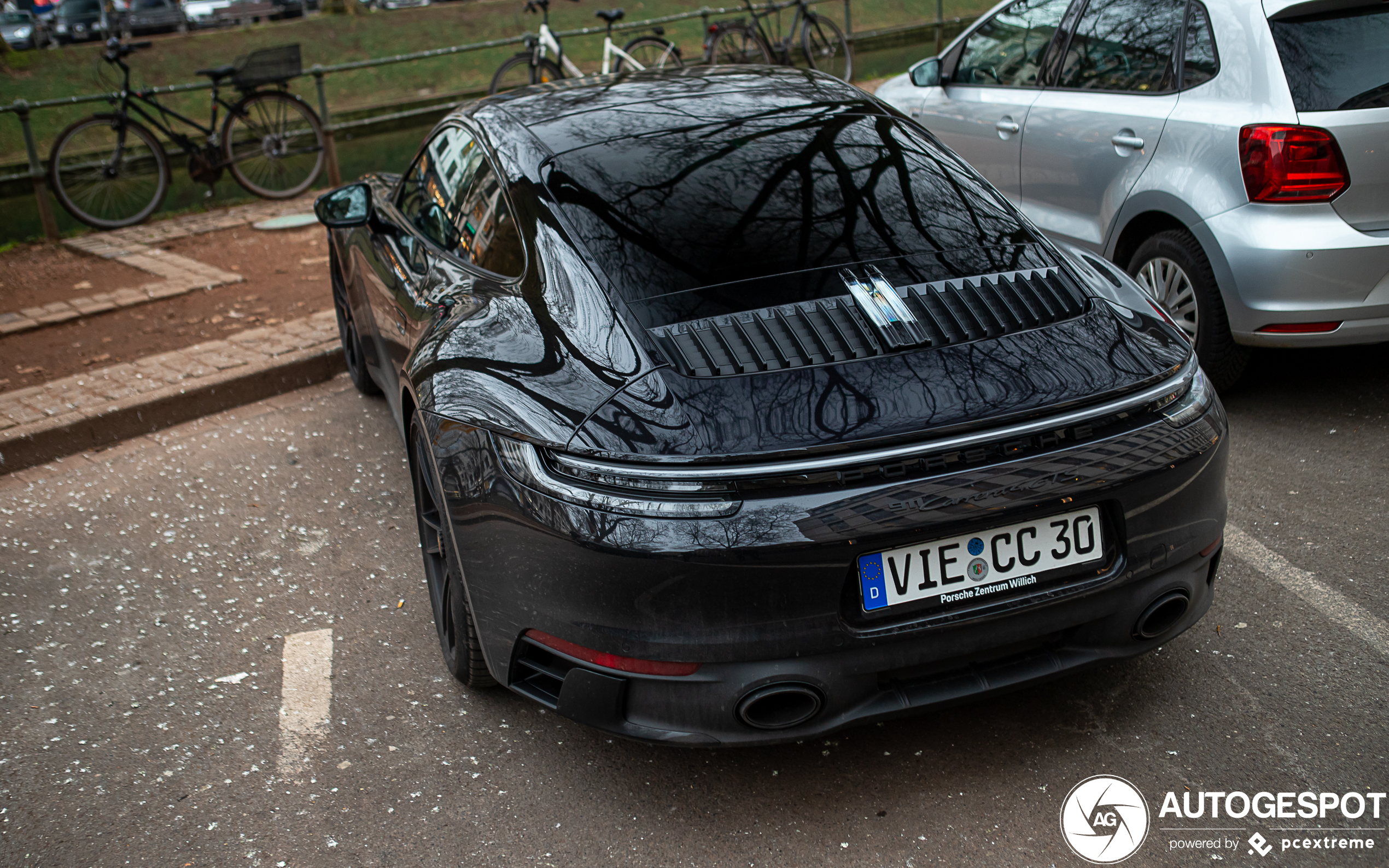 Porsche 992 Carrera 4 GTS