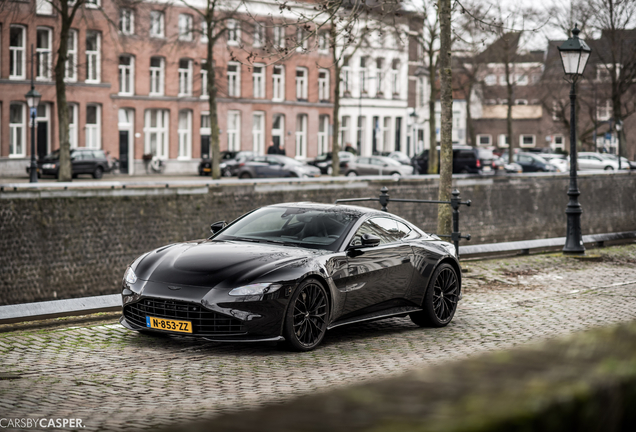 Aston Martin V8 Vantage 2018