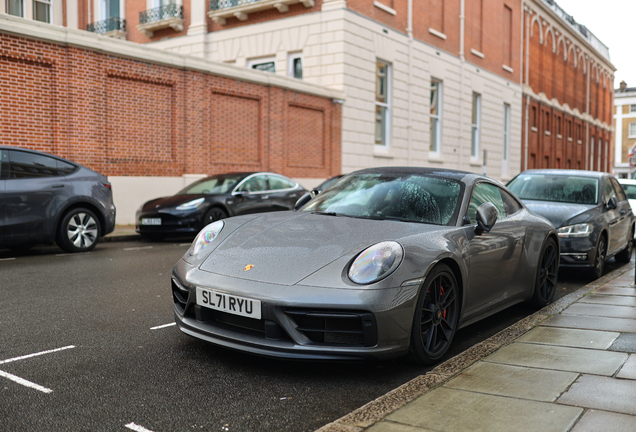 Porsche 992 Carrera 4 GTS