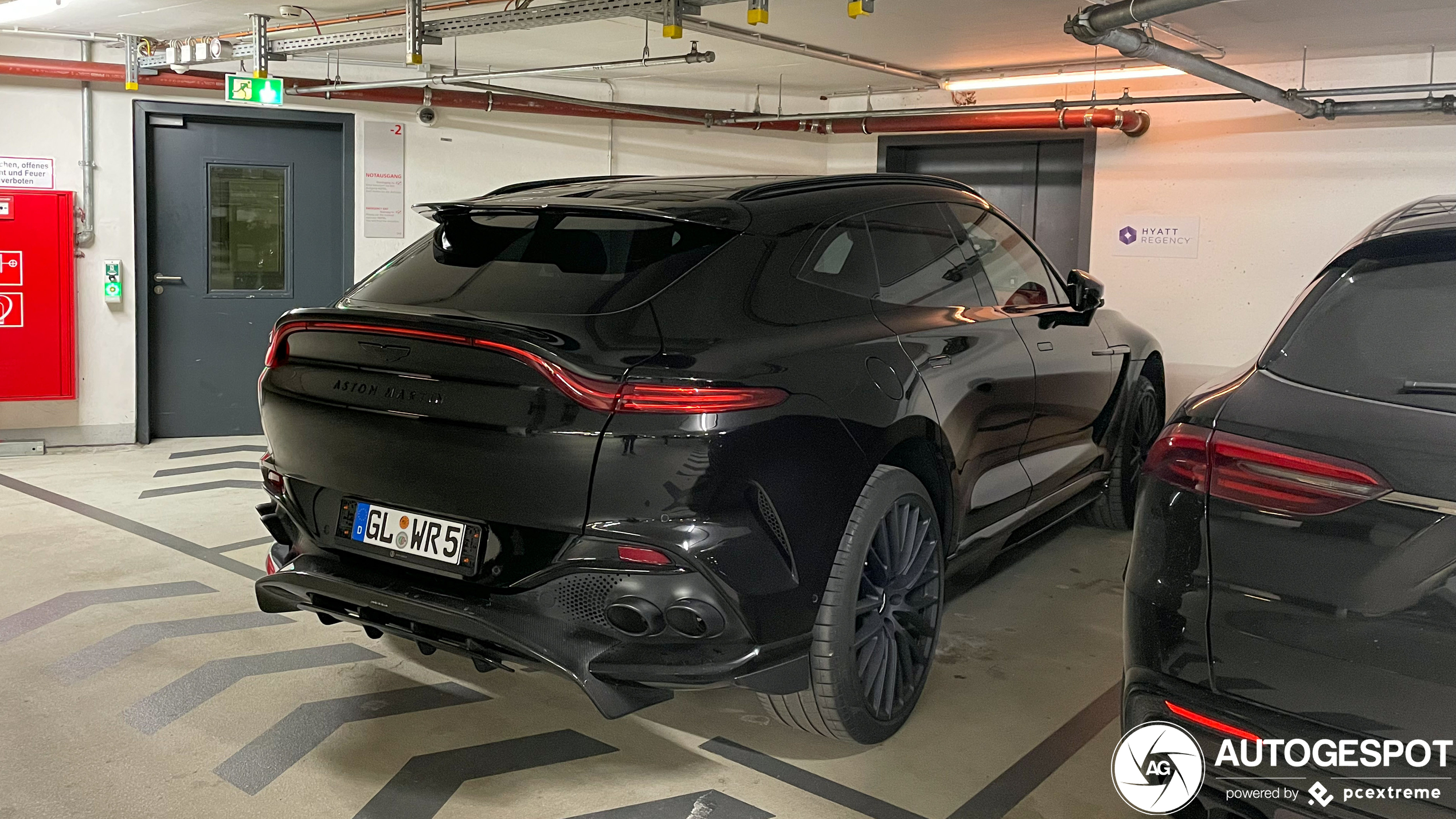 Aston Martin DBX707