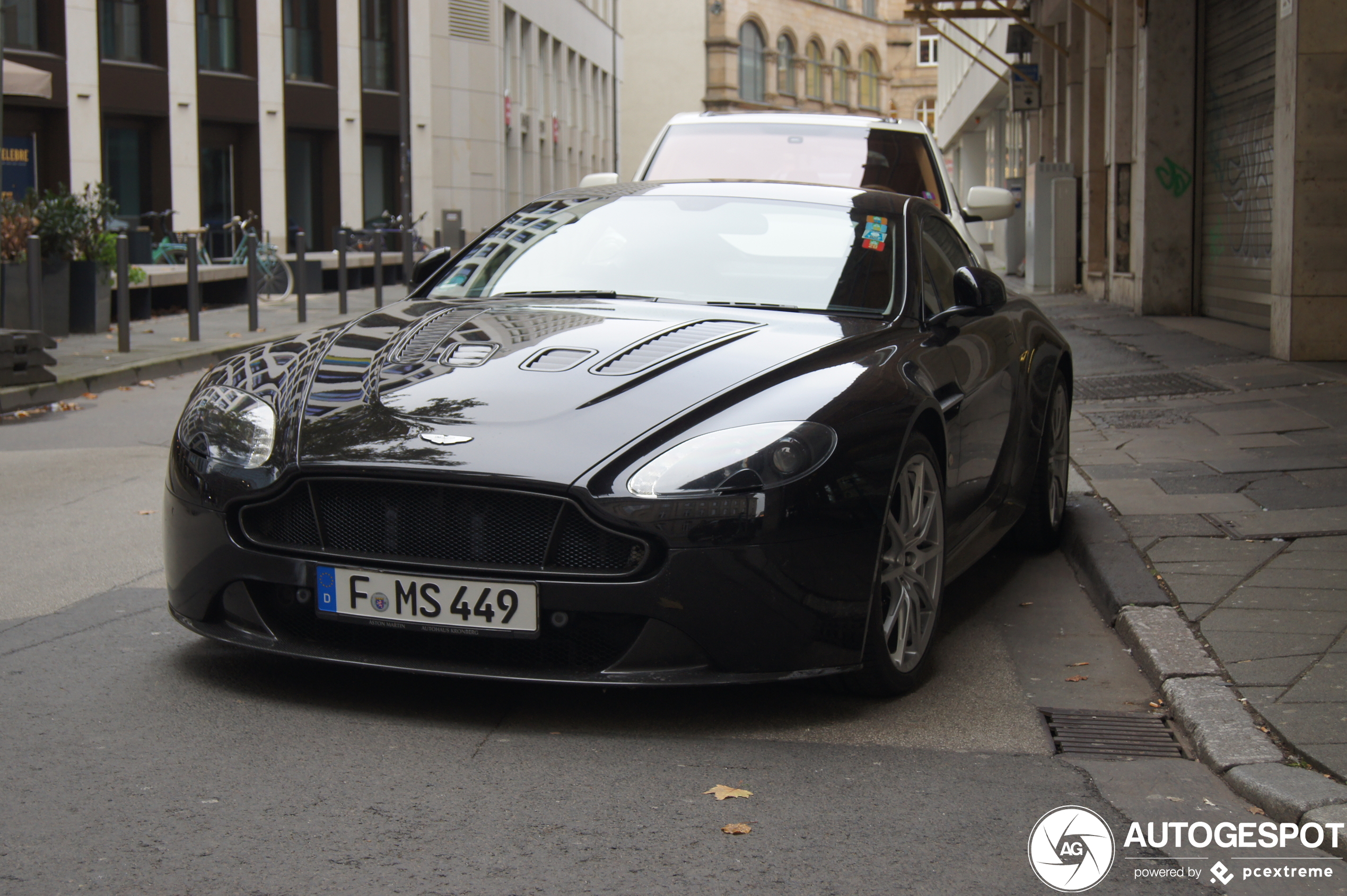 Aston Martin V12 Vantage S