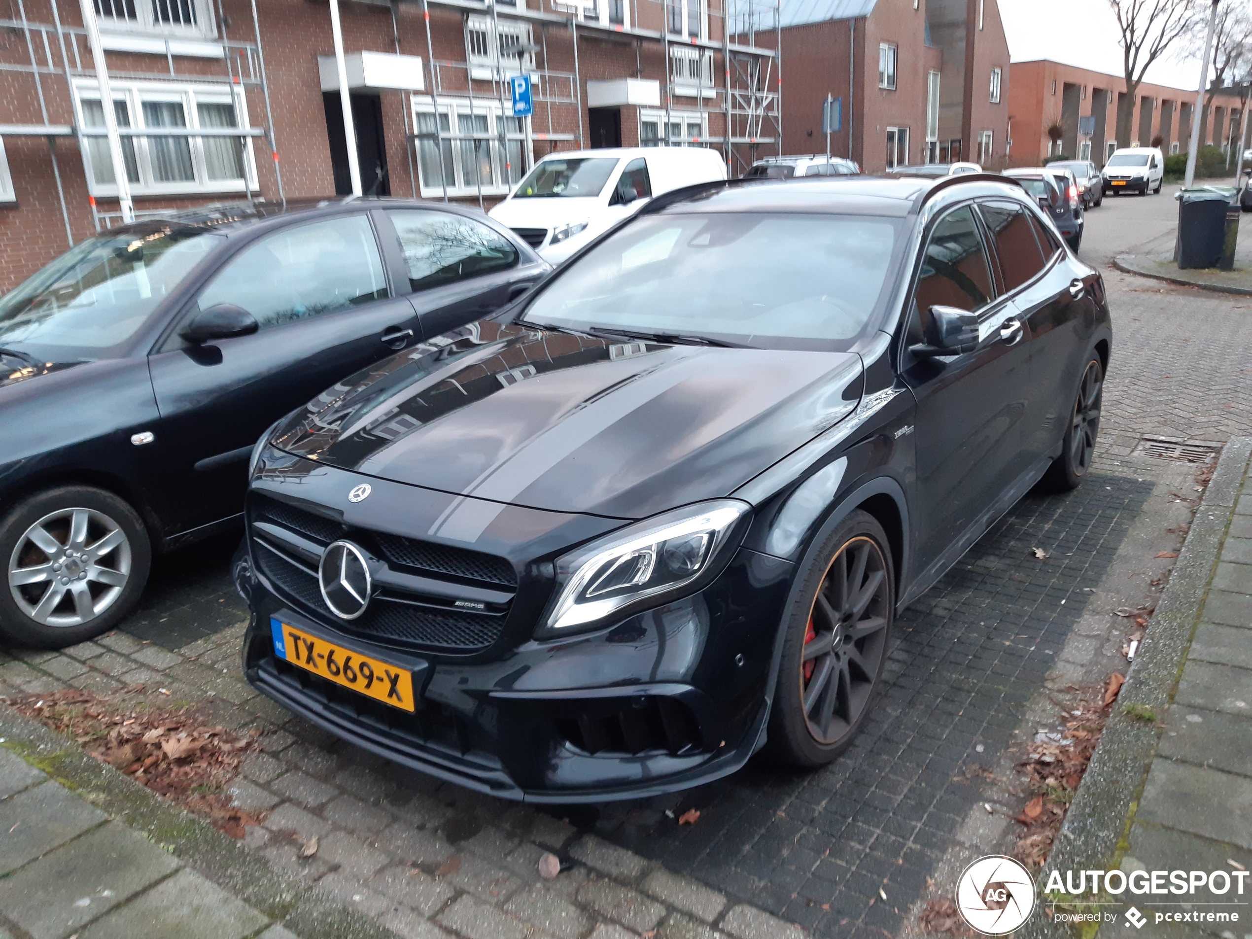 Mercedes-AMG GLA 45 X156 Yellow Night Edition