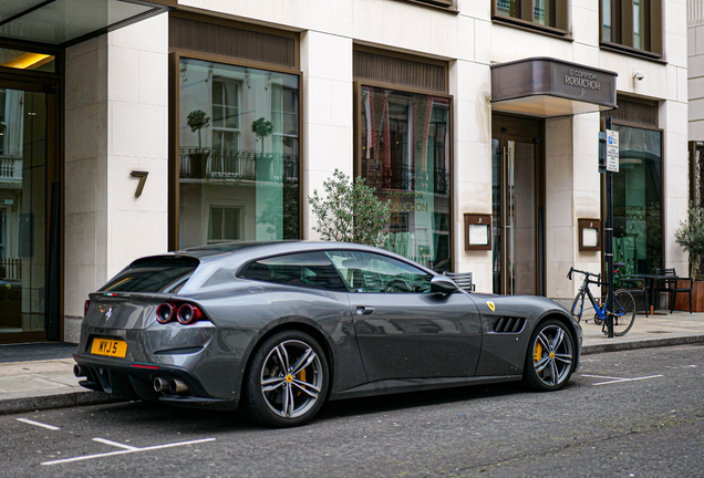 Ferrari GTC4Lusso