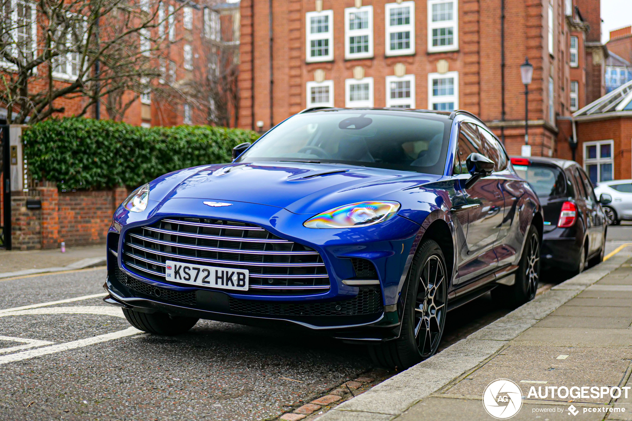 Aston Martin DBX707