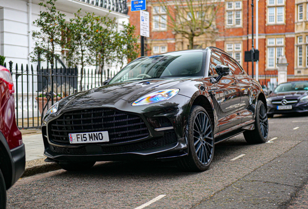 Aston Martin DBX707