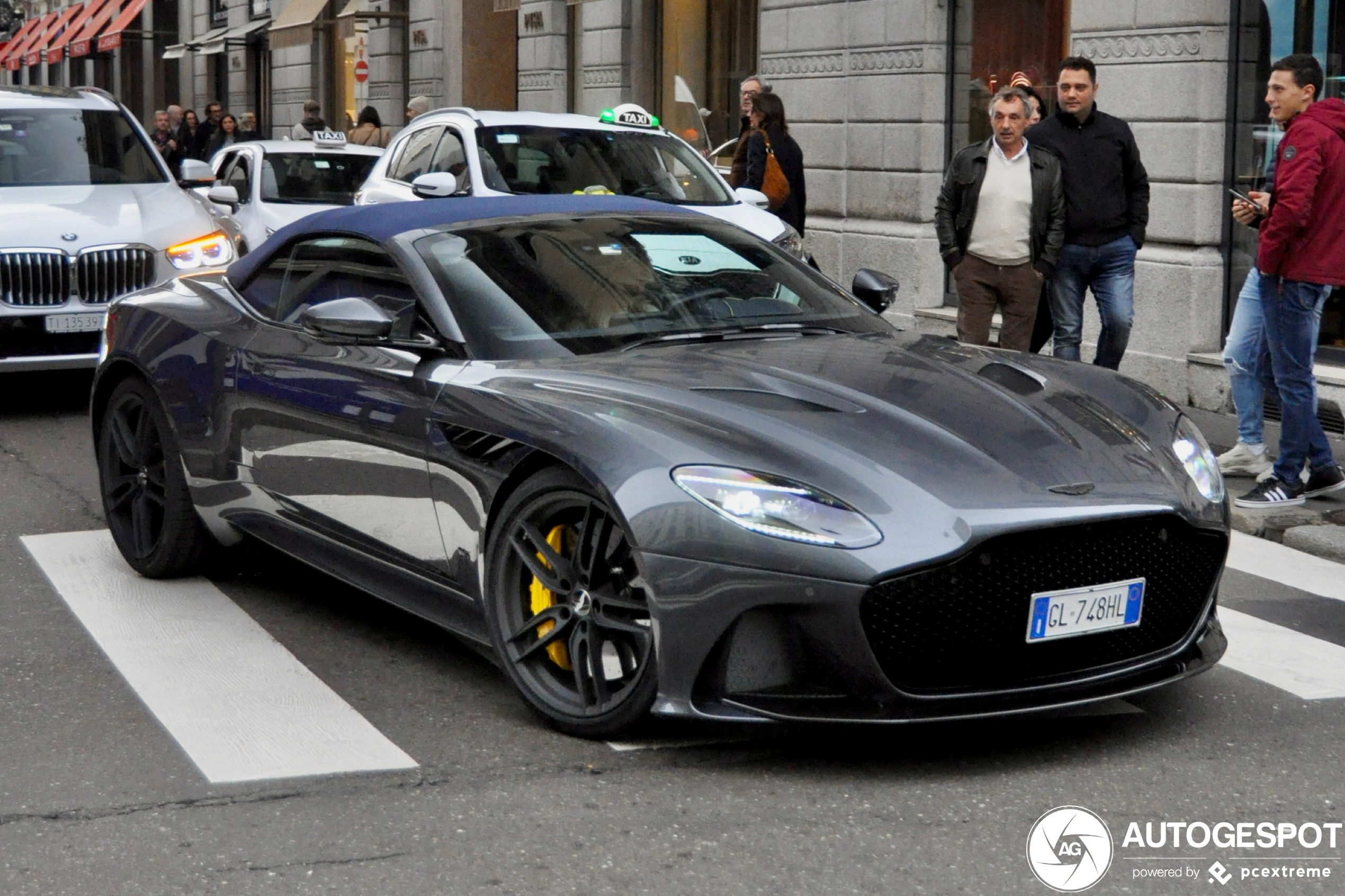 Aston Martin DBS Superleggera Volante