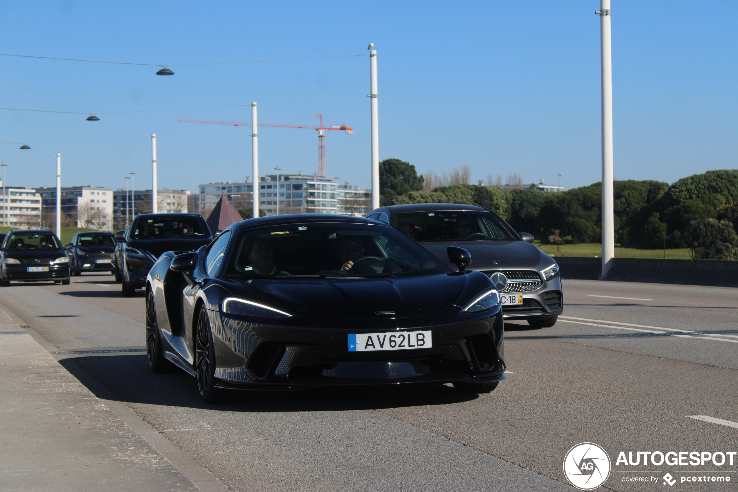 McLaren GT