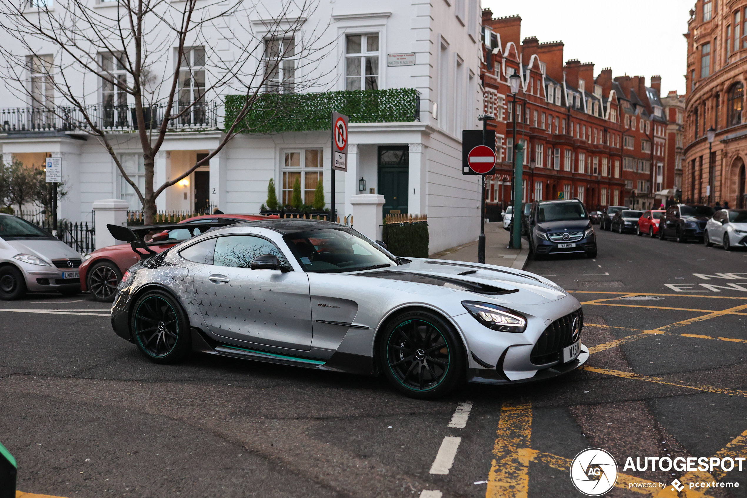 Wordt de bestuurder van deze Mercedes-AMG GT Black Series dit jaar blij gemaakt?