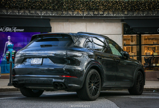 Porsche 9YA Cayenne GTS