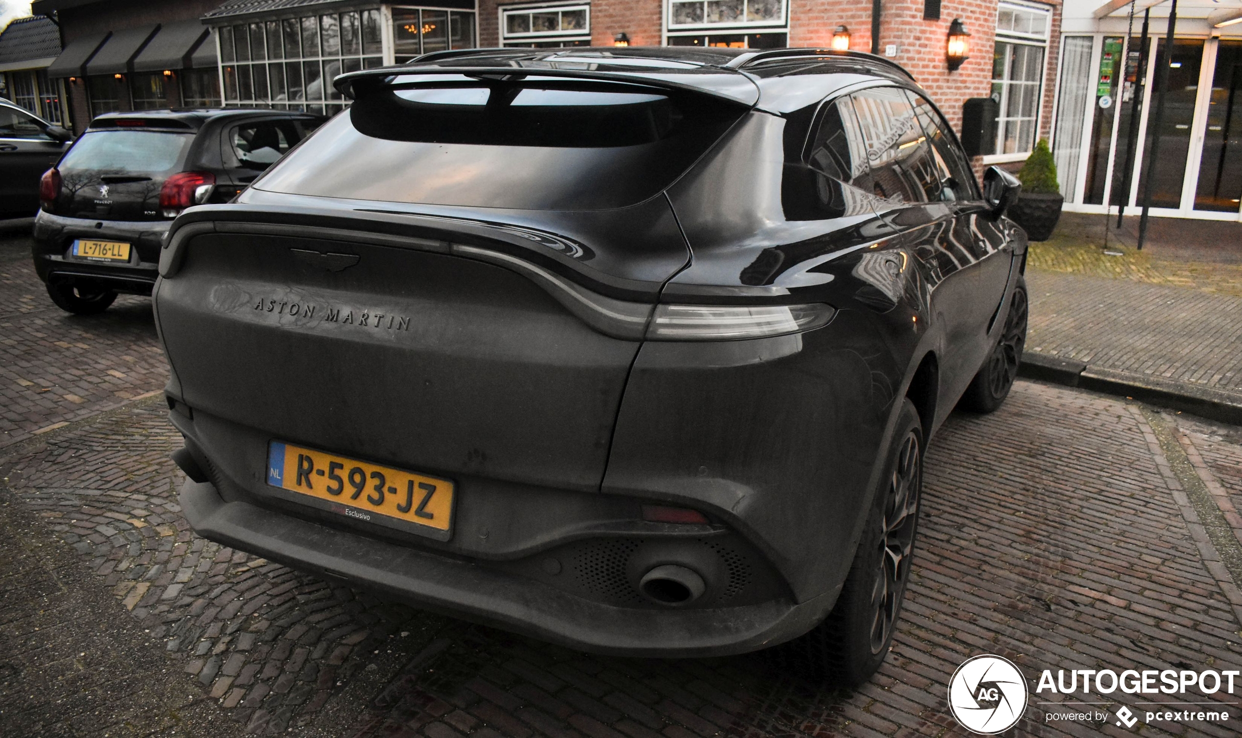 Aston Martin DBX