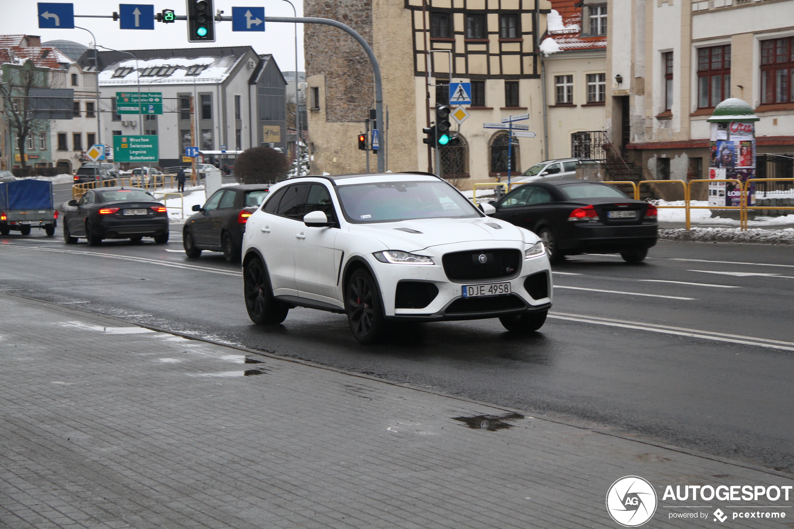 Jaguar F-PACE SVR