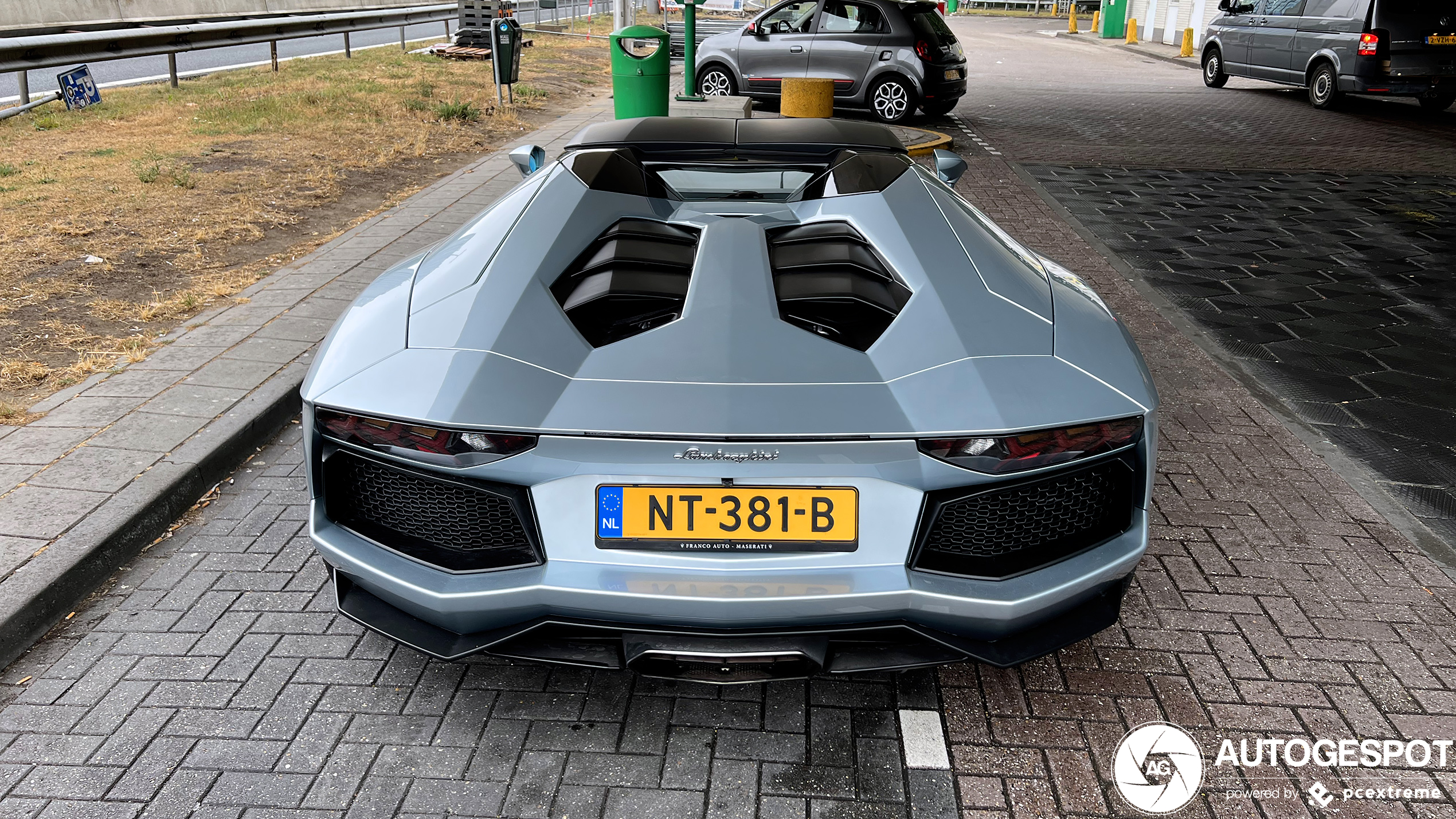 Lamborghini Aventador LP700-4 Roadster