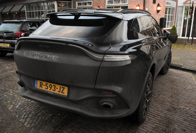 Aston Martin DBX