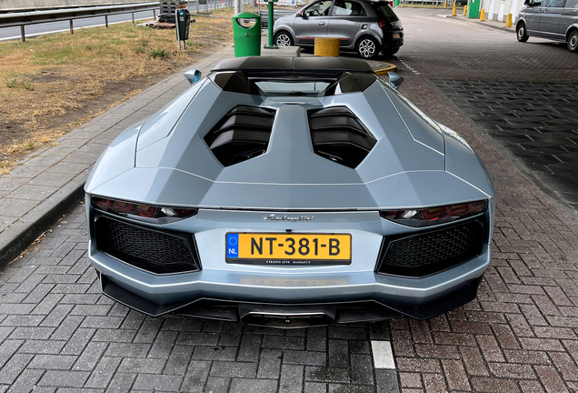 Lamborghini Aventador LP700-4 Roadster