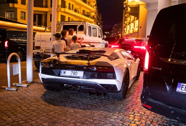 Lamborghini Aventador S LP740-4