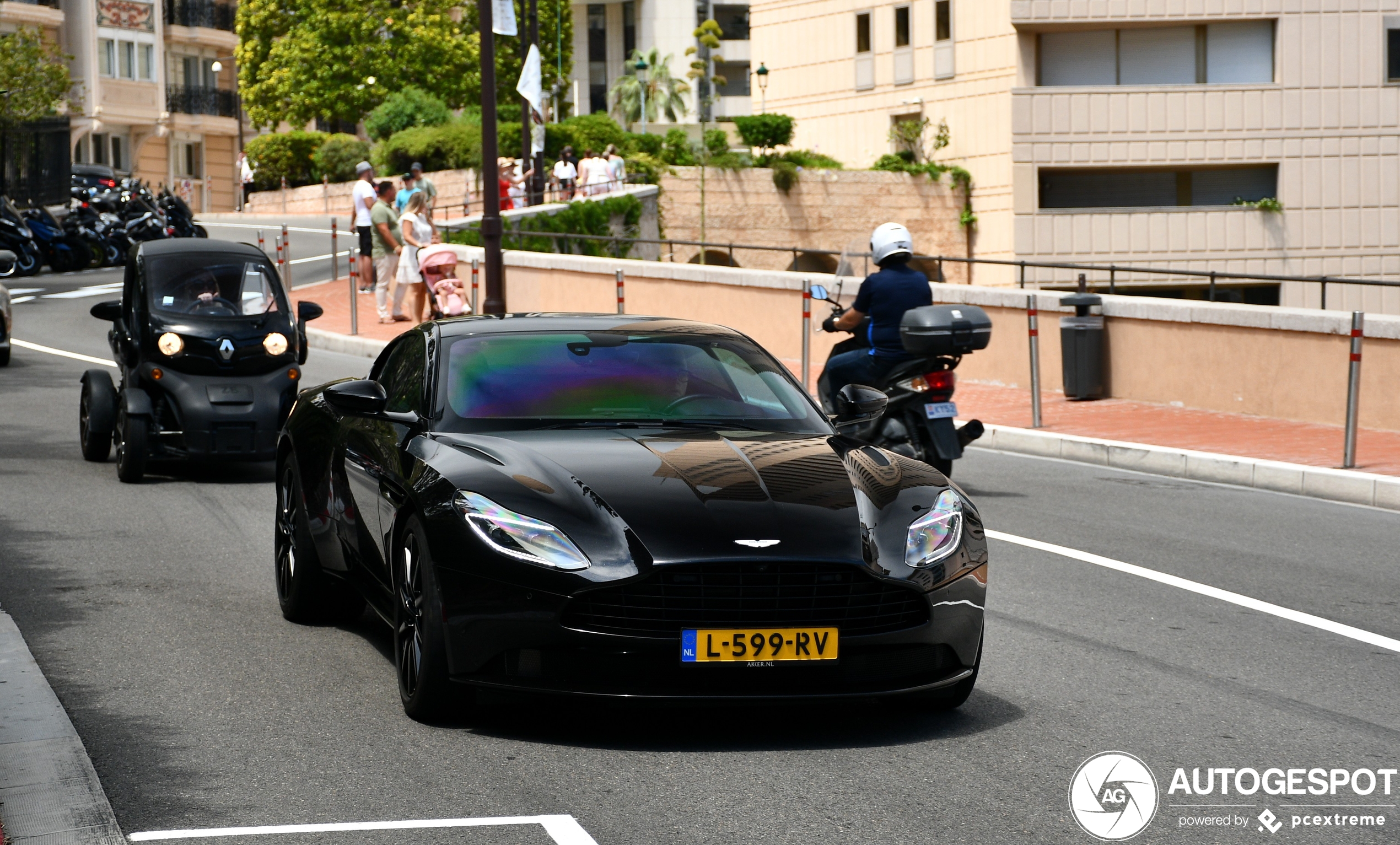 Aston Martin DB11 V8