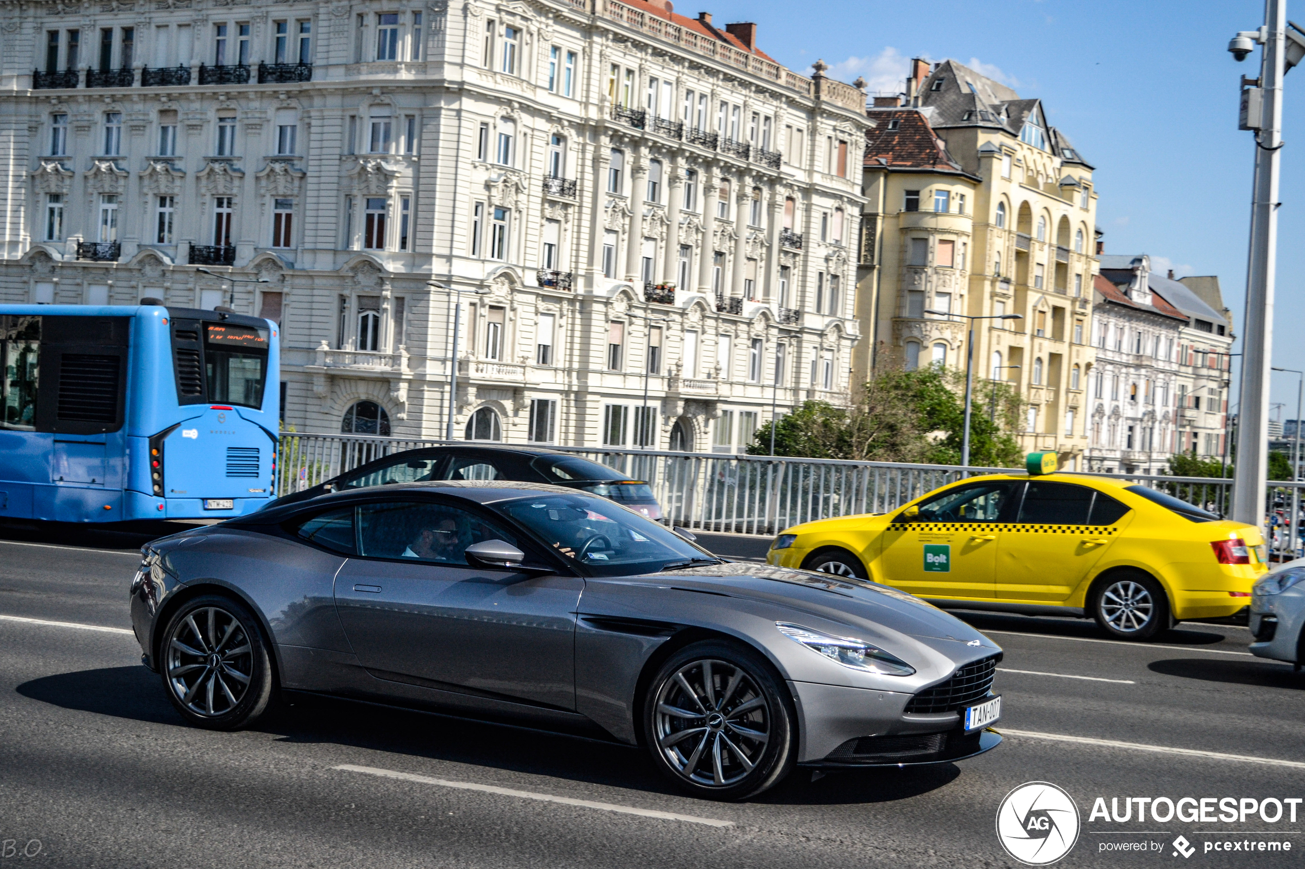 Aston Martin DB11