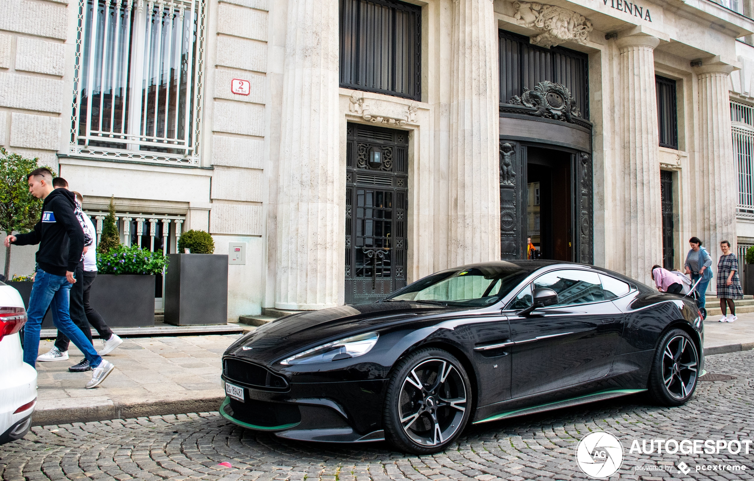 Aston Martin Vanquish S 2017