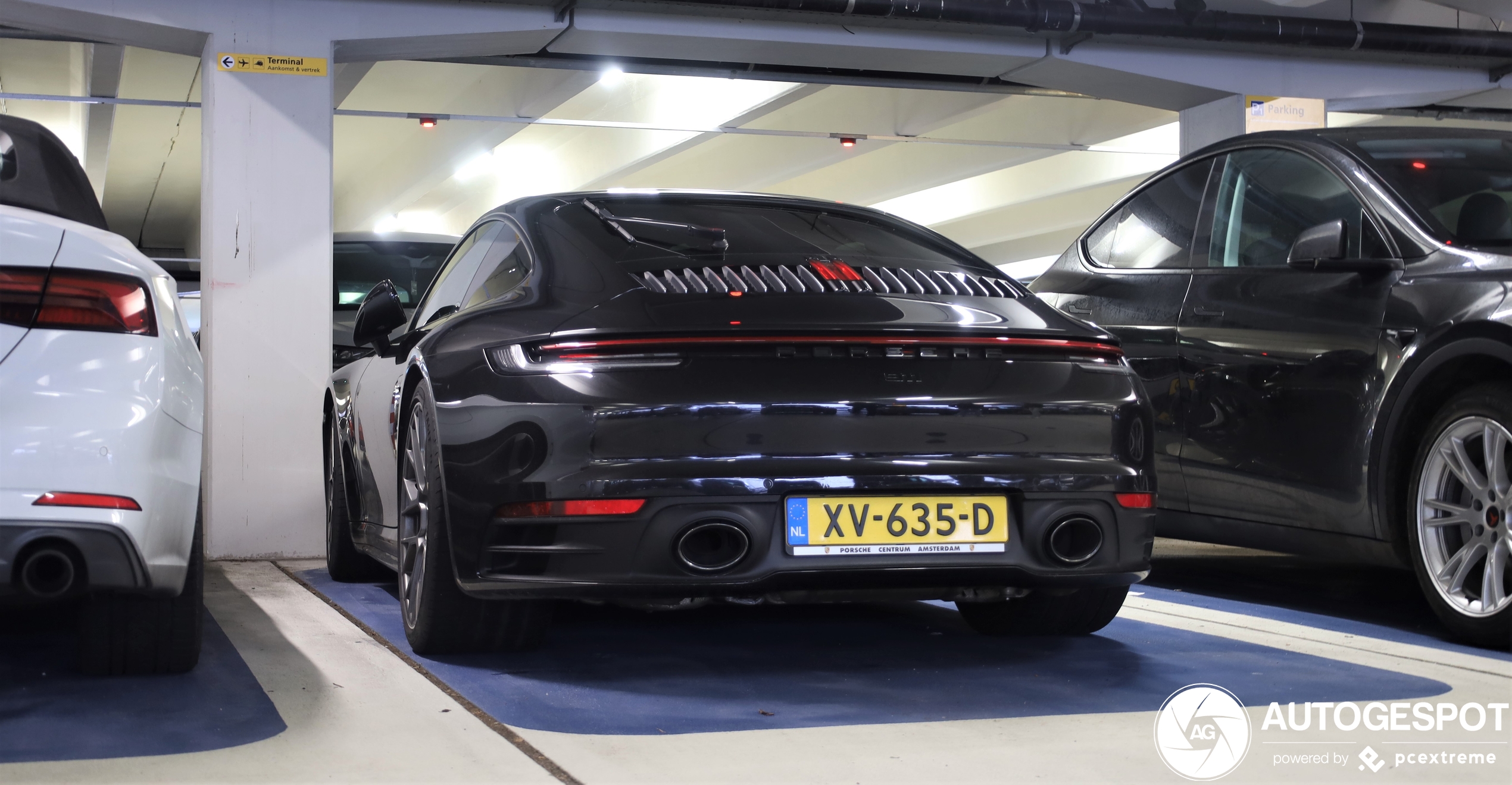 Porsche 992 Carrera 4S