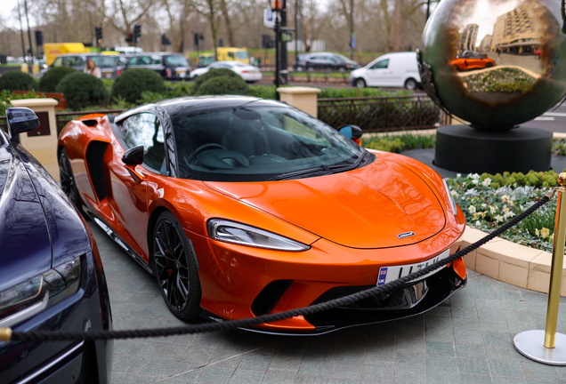 McLaren GT