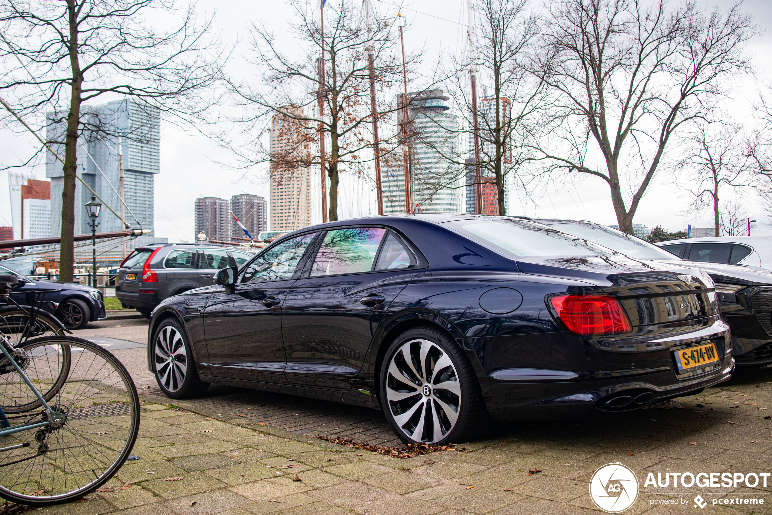 Bentley Flying Spur Hybrid