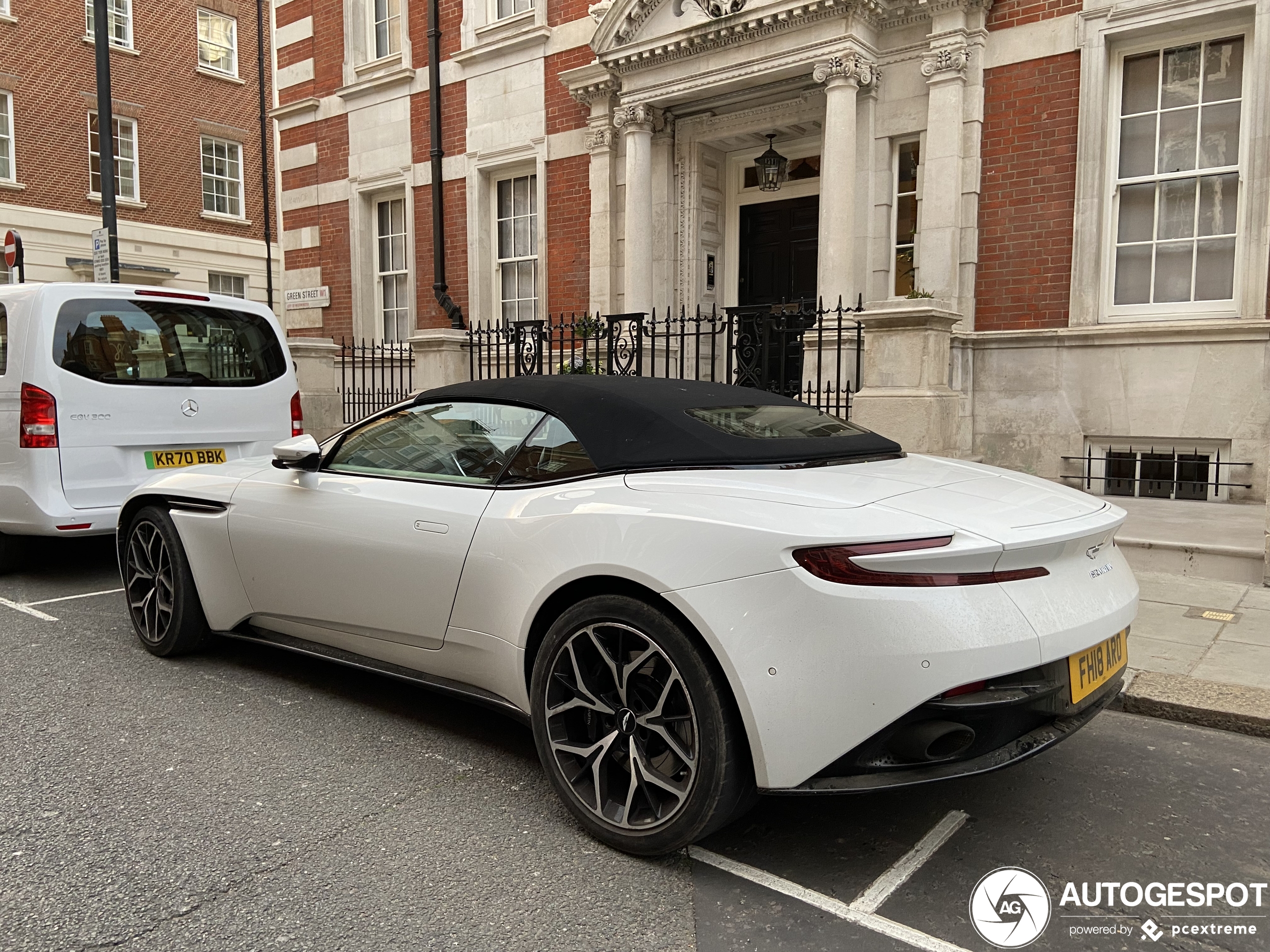 Aston Martin DB11 V8 Volante