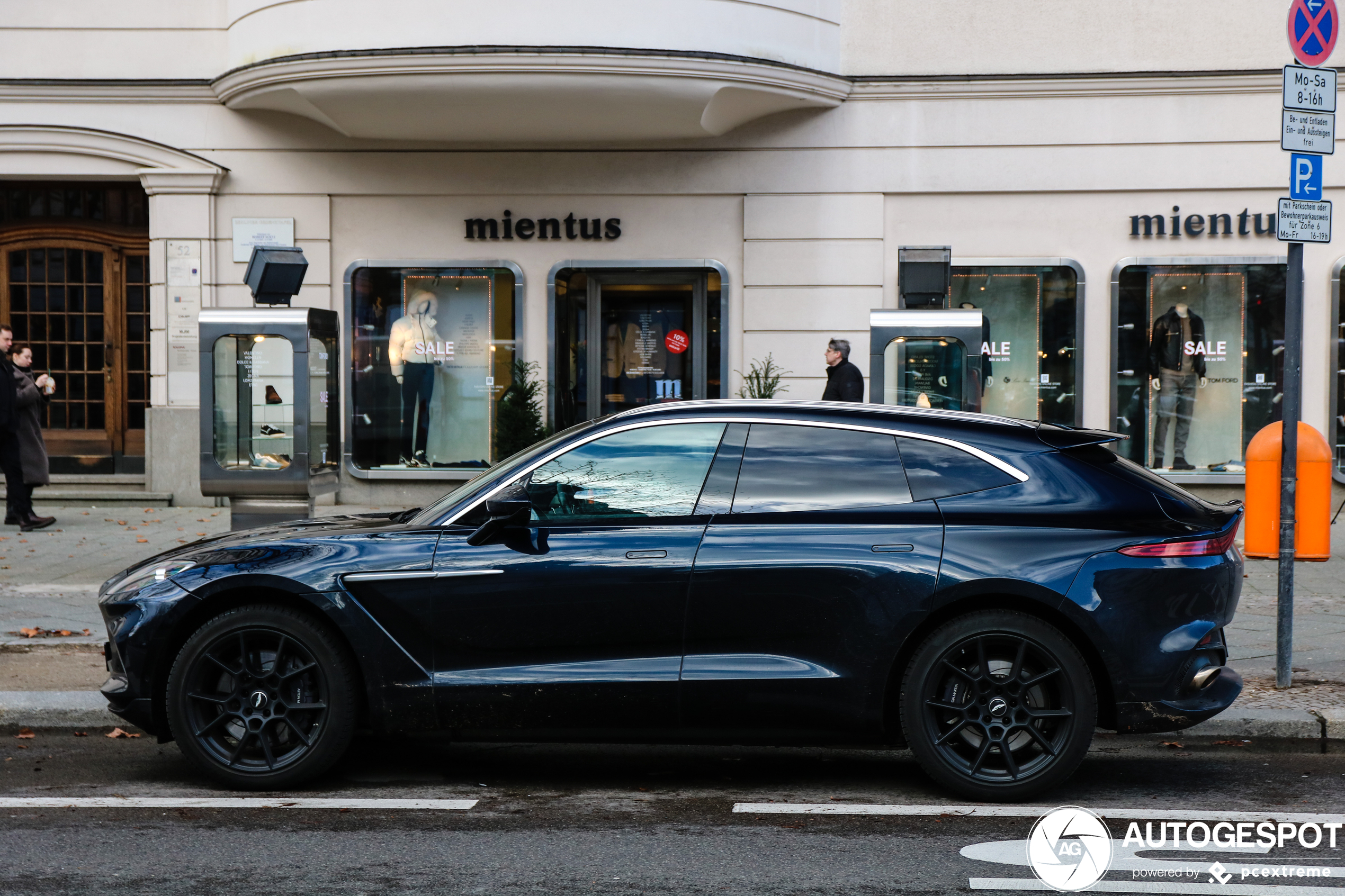 Aston Martin DBX