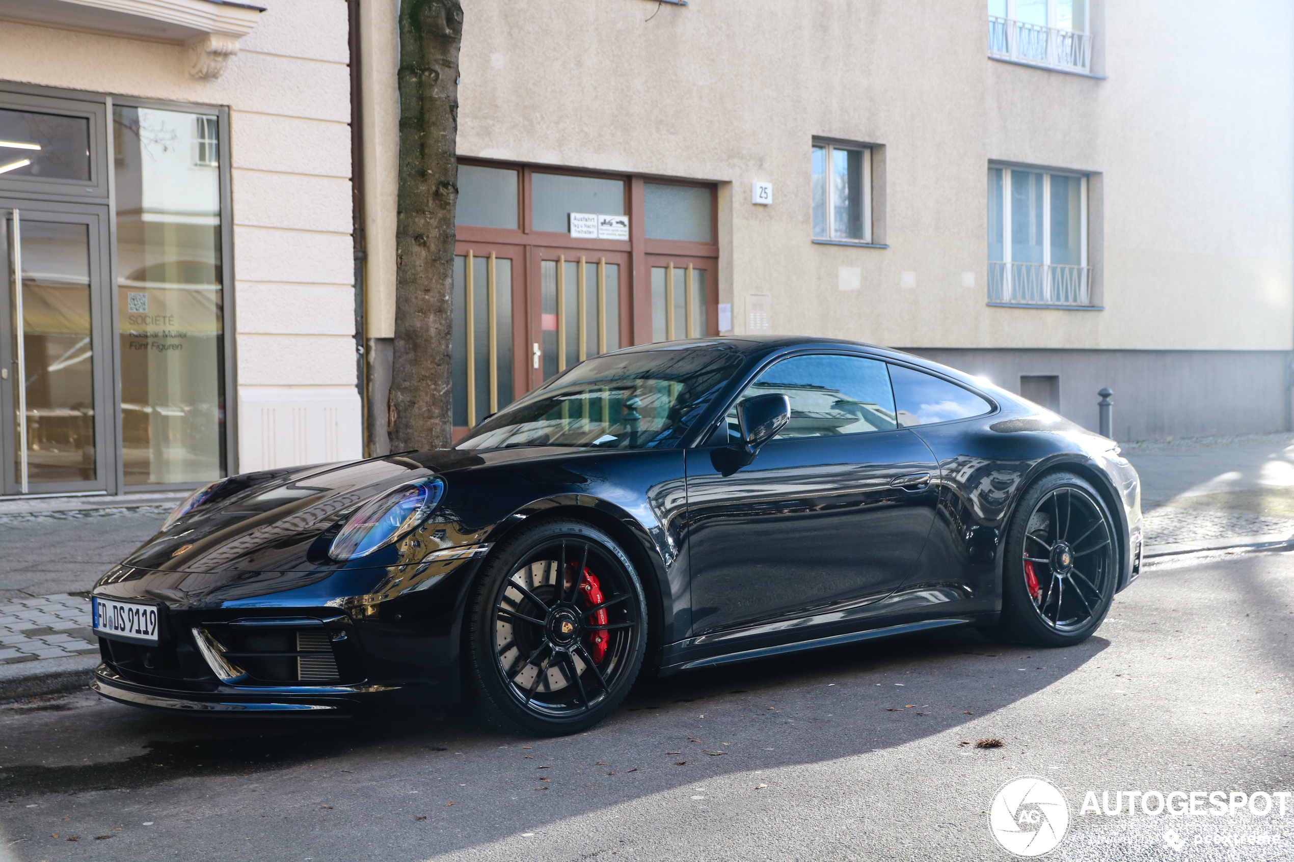 Porsche 992 Carrera 4 GTS