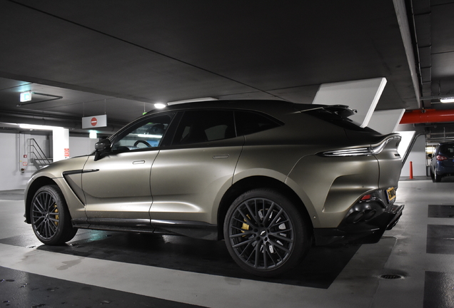 Aston Martin DBX707