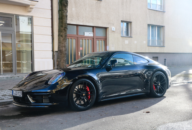 Porsche 992 Carrera 4 GTS