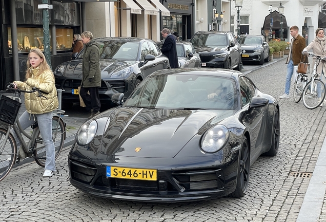 Porsche 992 Carrera GTS