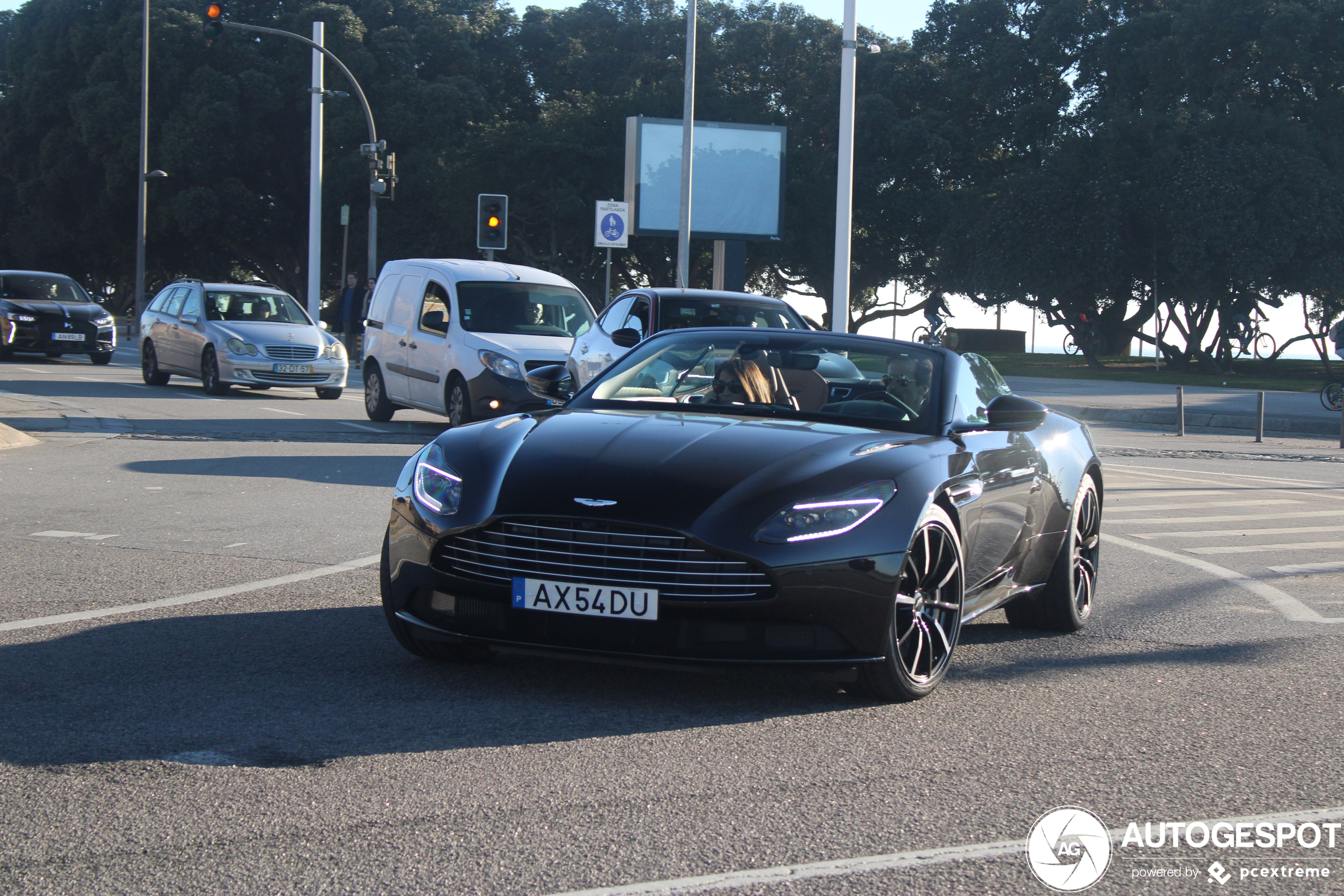 Aston Martin DB11 V8 Volante