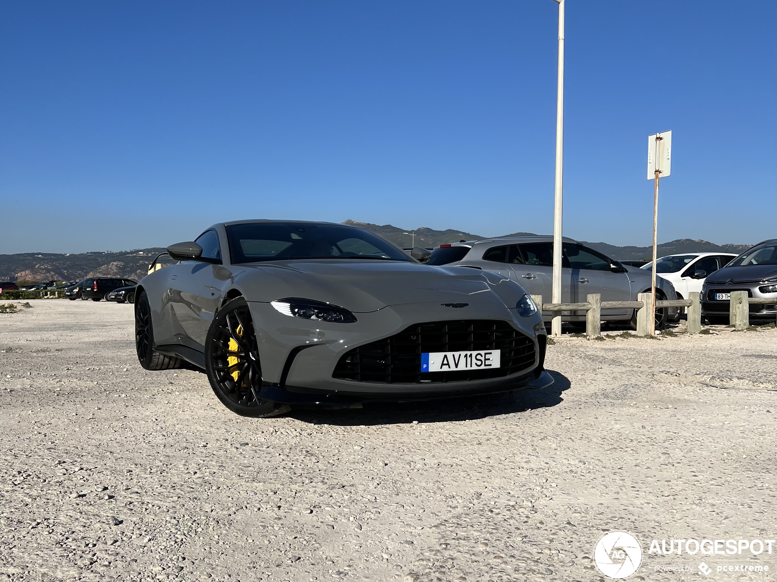 Aston Martin V12 Vantage 2023