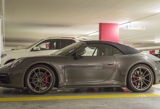 Porsche 992 Carrera 4S Cabriolet