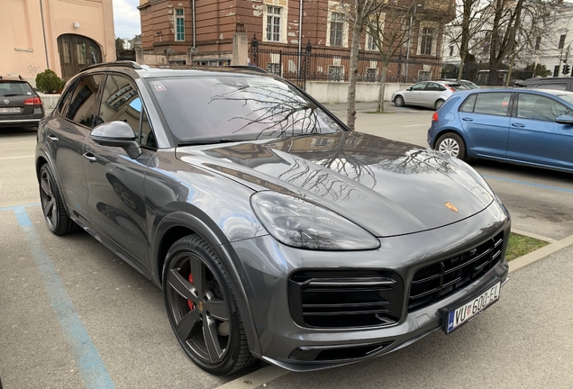 Porsche 9YA Cayenne GTS