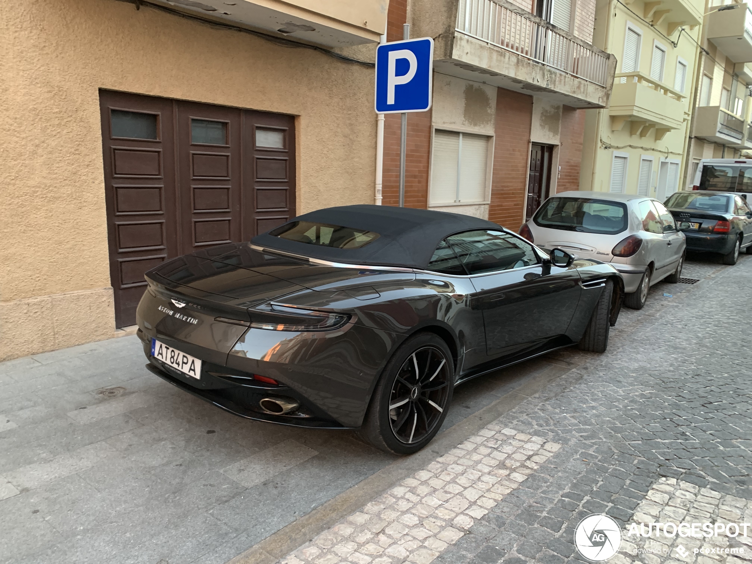 Aston Martin DB11 V8 Volante