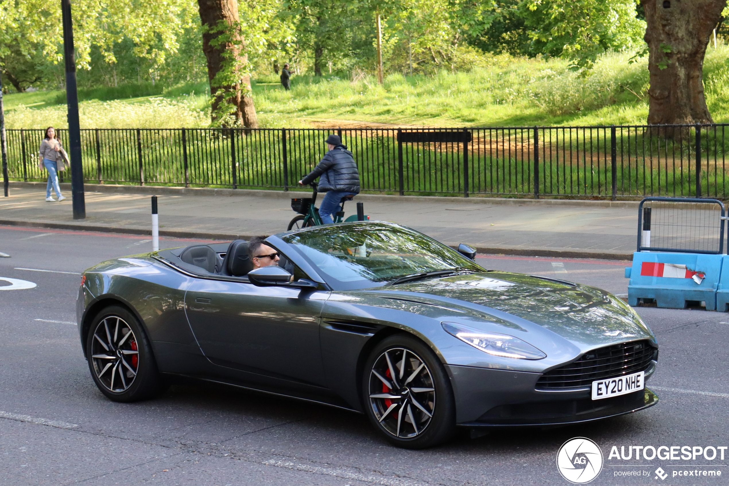 Aston Martin DB11 V8 Volante