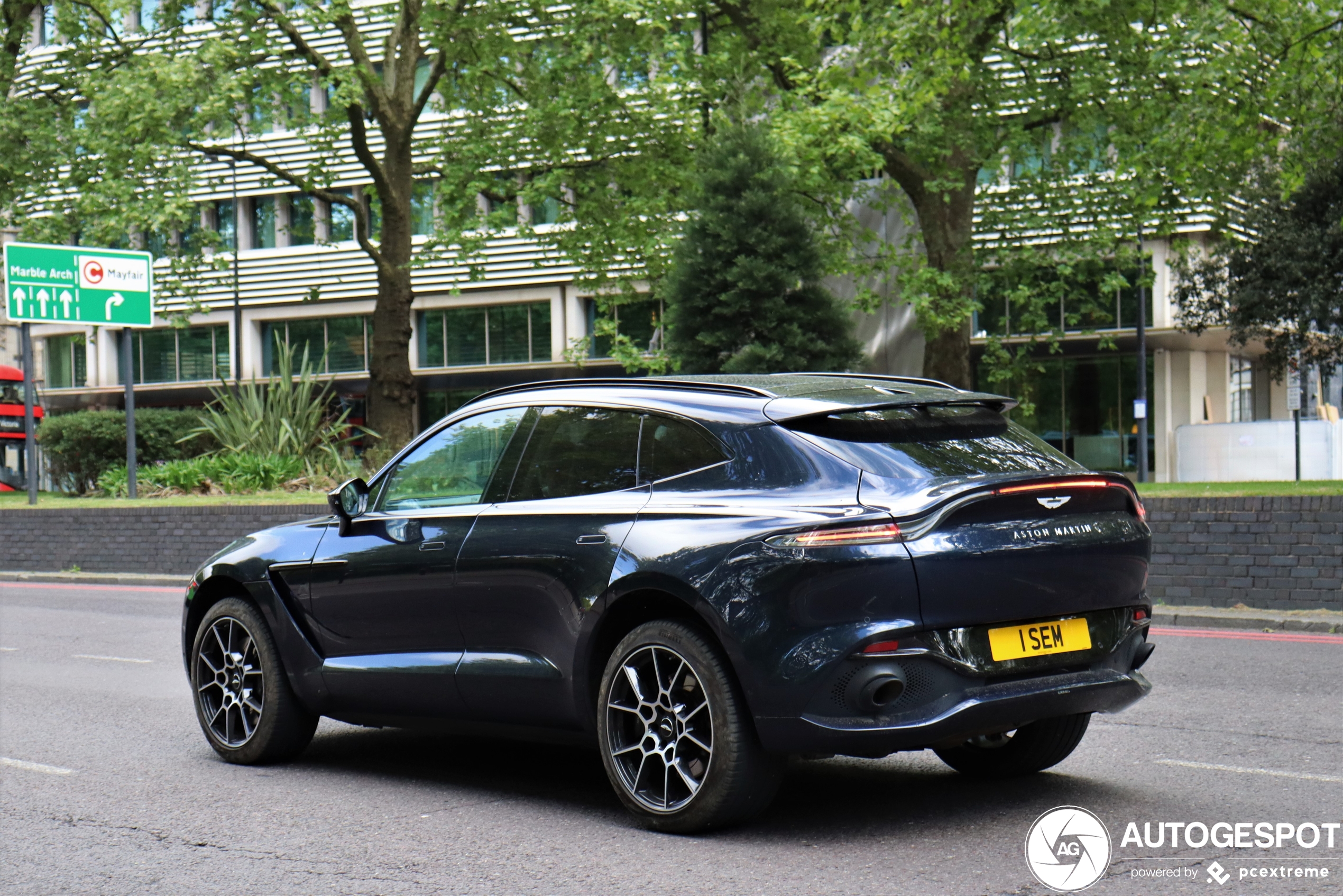 Aston Martin DBX