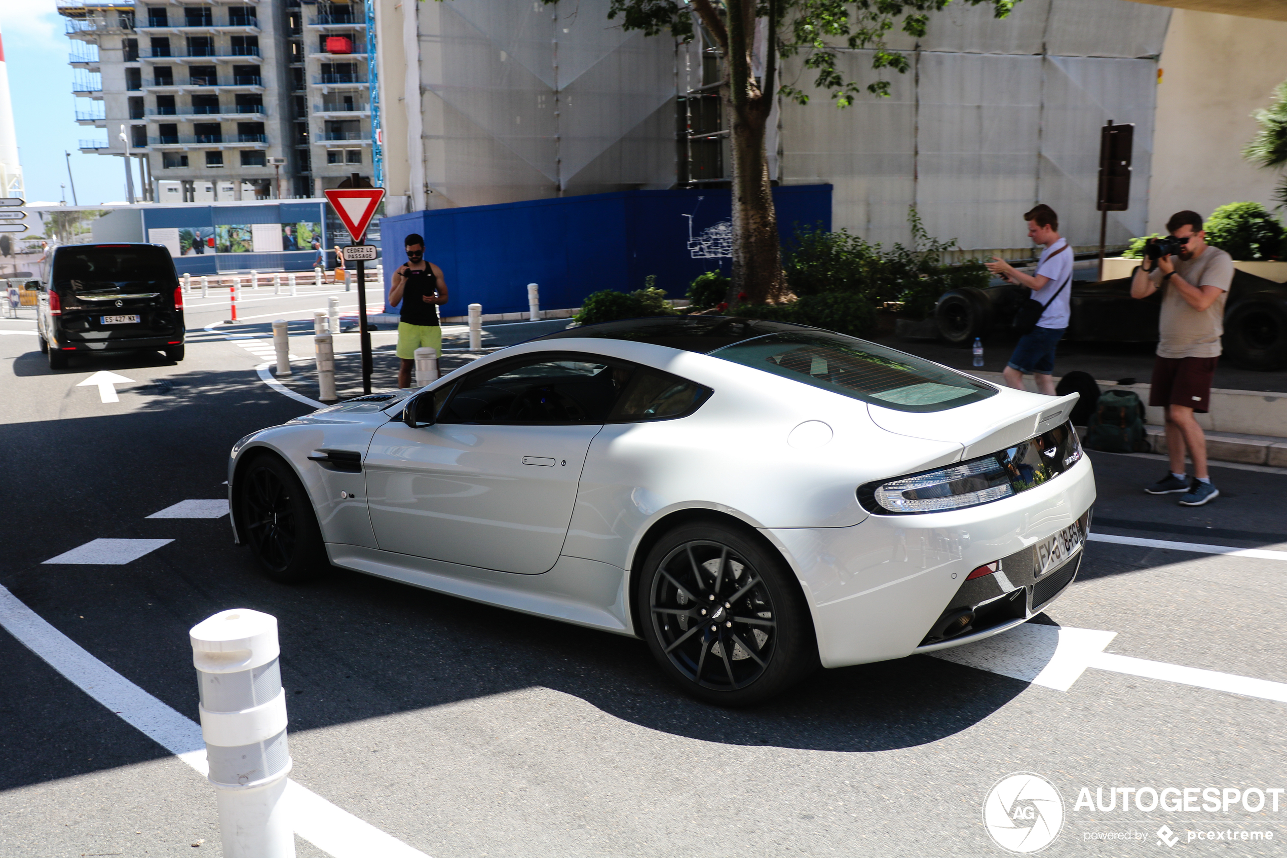 Aston Martin V12 Vantage S AMR