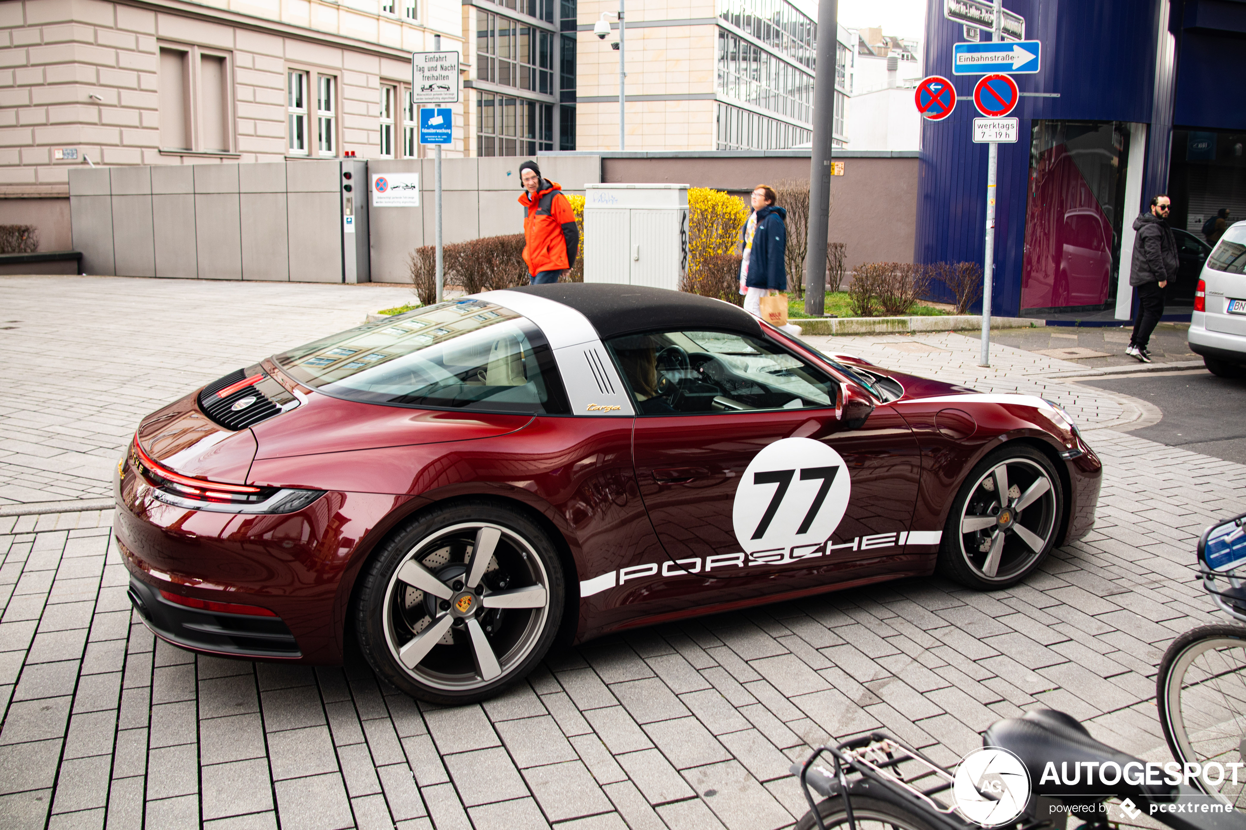 Porsche 992 Targa 4S Heritage Design Edition